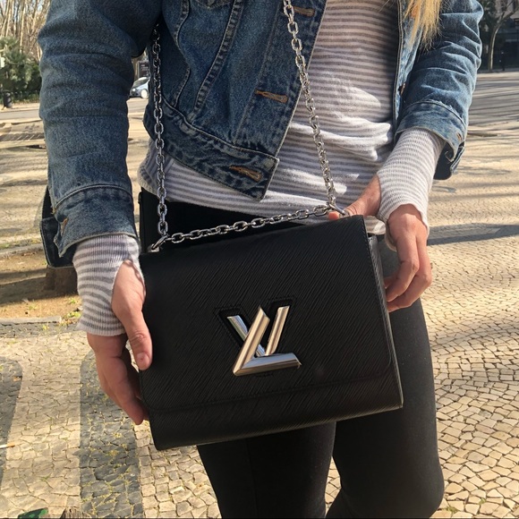 LV twist crossbody purse in black - Picture 4 of 8